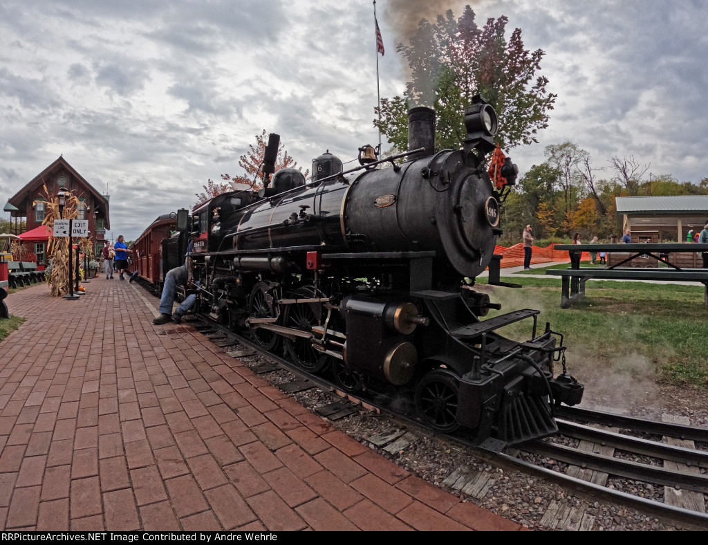 GoPro shot of R&GN 1916 simmering while loading another run of the Pumpkin Train